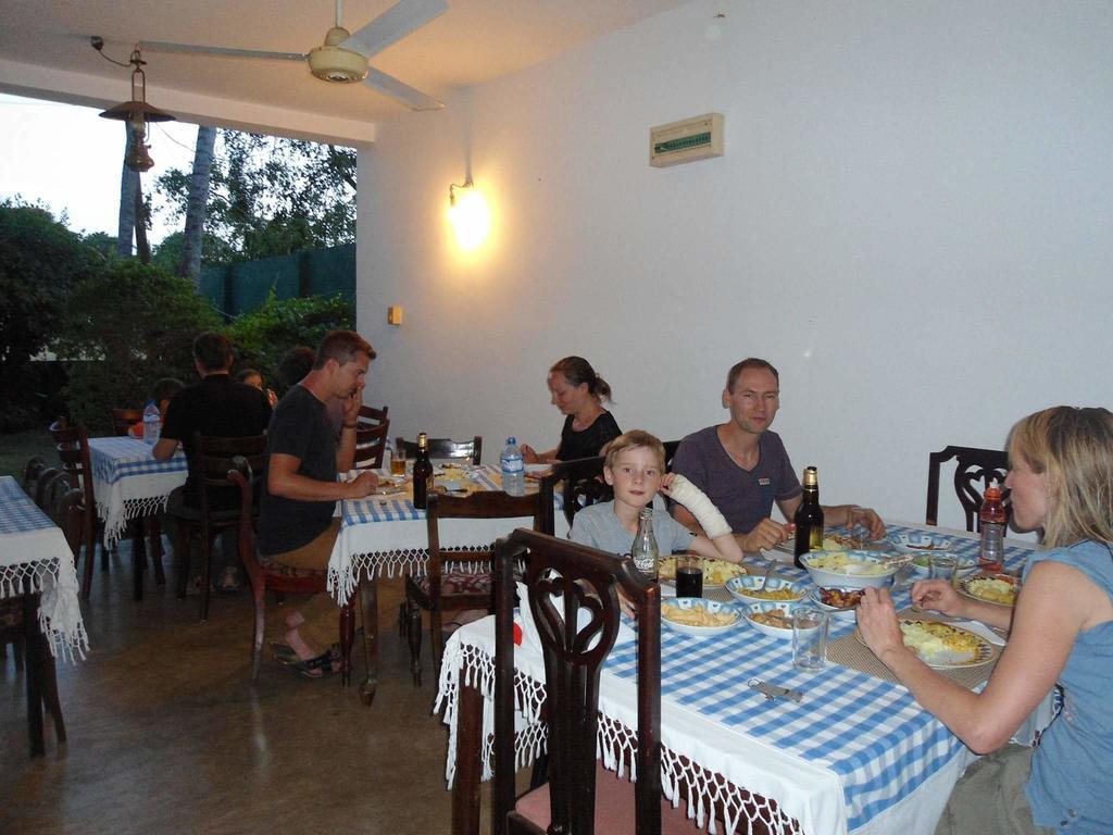 Little Paradise Tourist Guest House And Holiday Home Anuradhapura Eksteriør billede
